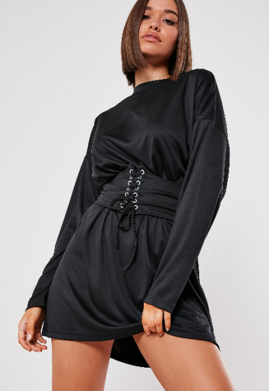 Черна рокля с дълъг ръкав и колан-корсет