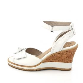 CAPRICE 9-28301-20 Female platform sandals (white)