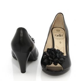 Немска марка Каприз - черни официални обувки с ток