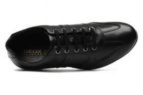 Дишащи спортно елегантни обувки GEOX 