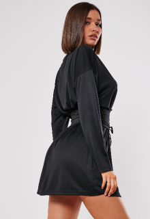 Черна рокля с дълъг ръкав и колан-корсет