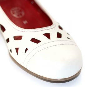 Дамски обувки JENNY ARA - бели с прорези