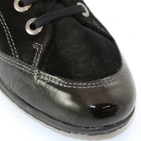 Дишащи Дамски спортни обувки GEOX D0346B 02266 C9999 - велурени с връзки