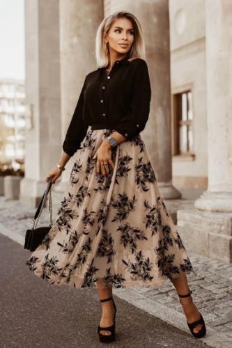 Ефектна дамска дълга пола с флорален принт, Бежова