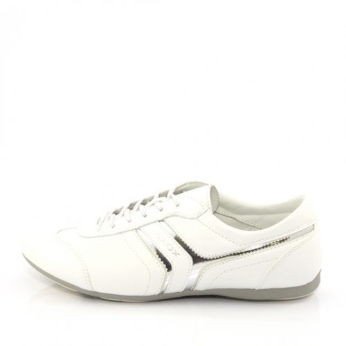 Дишащи Дамски спортни обувки GEOX D9105N 04302 C0007 - бели