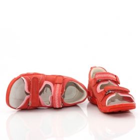Бебешки сандали със заотворена пета  Superfit, Корал