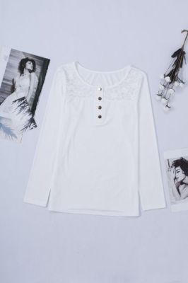 Дамска блуза с ефектнa дантела и копчета, Бяла