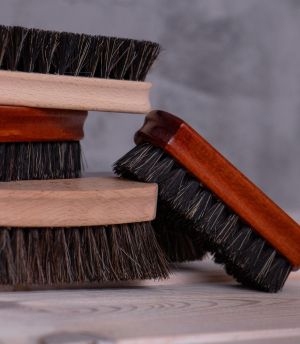 COCCINE Дървена четка с конски косъм за полиране ма кожени изделия, 16 см